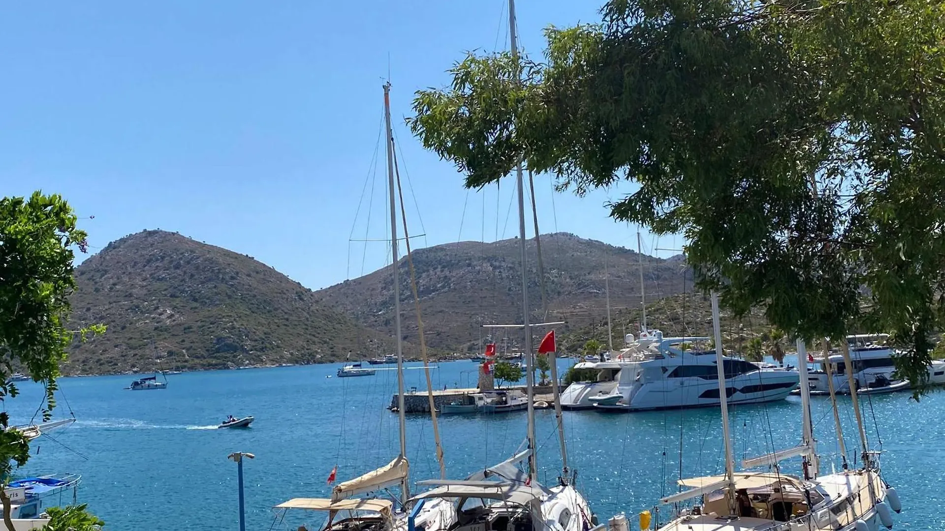 Trakheia Otel contacts